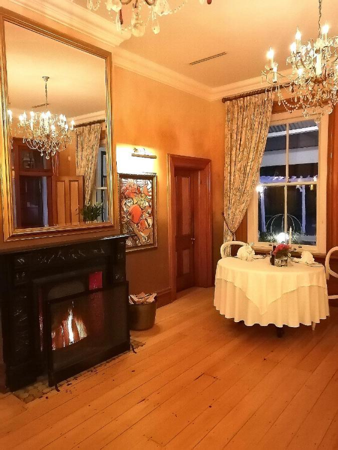 Falcons View Manor Книсна Екстер'єр фото